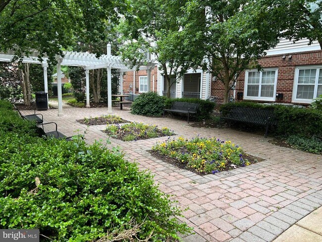 Building Photo - 12905 Centre Park Cir