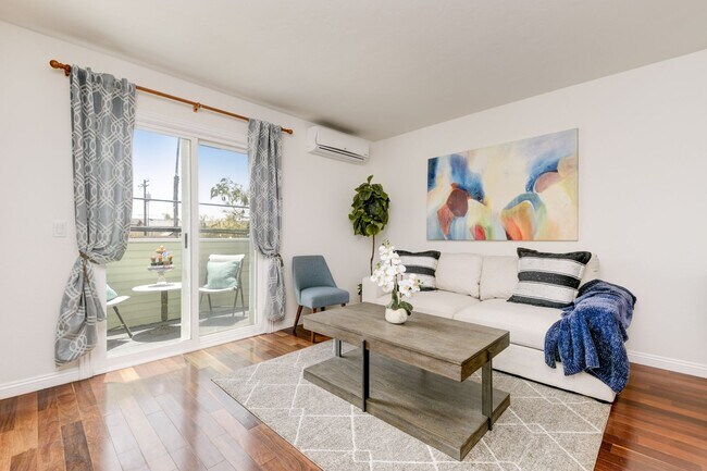 Building Photo - Vacation rental at the beach $2800... or long term $3500