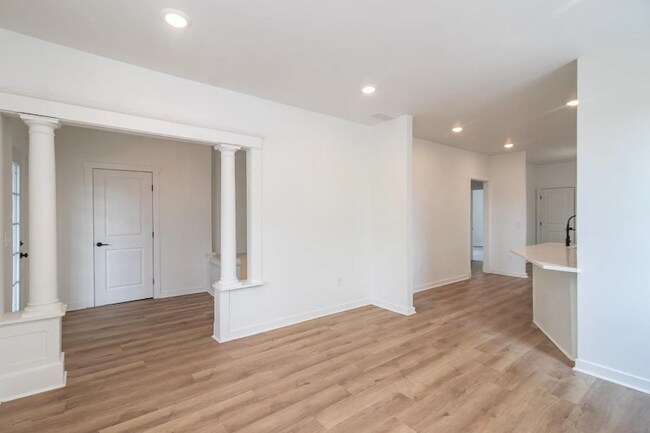 Building Photo - 2328 St James Ave