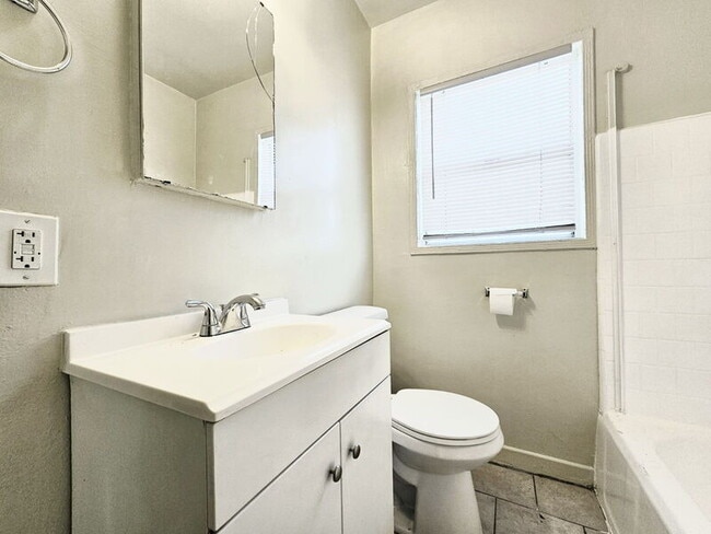 Building Photo - 2366 Venice Blvd.