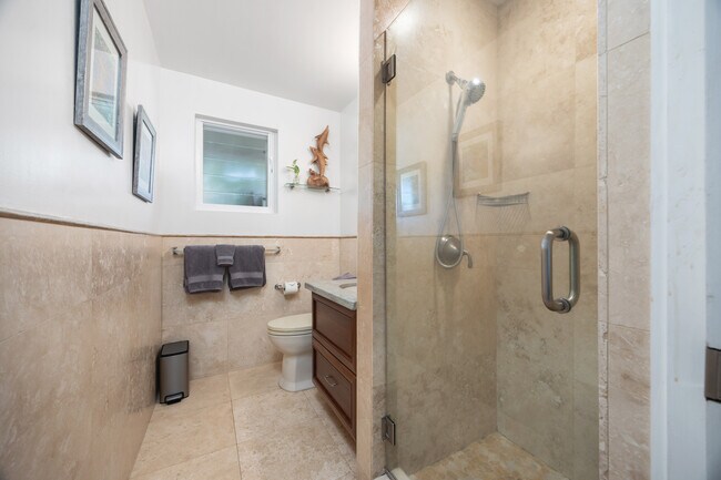 Building Photo - 456 Portlock Rd