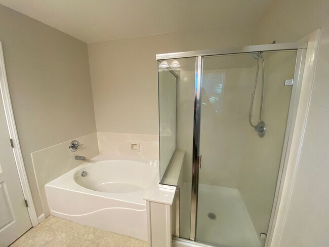 Building Photo - 3 Bed, 2½ Bath Two Story Condo in Natomas' Hampton Village