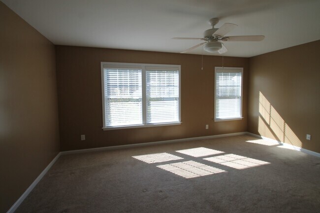 Building Photo - 1112 Jasmine Dr