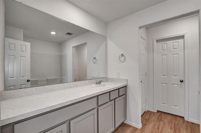 Building Photo - 1518 Carmona Ct