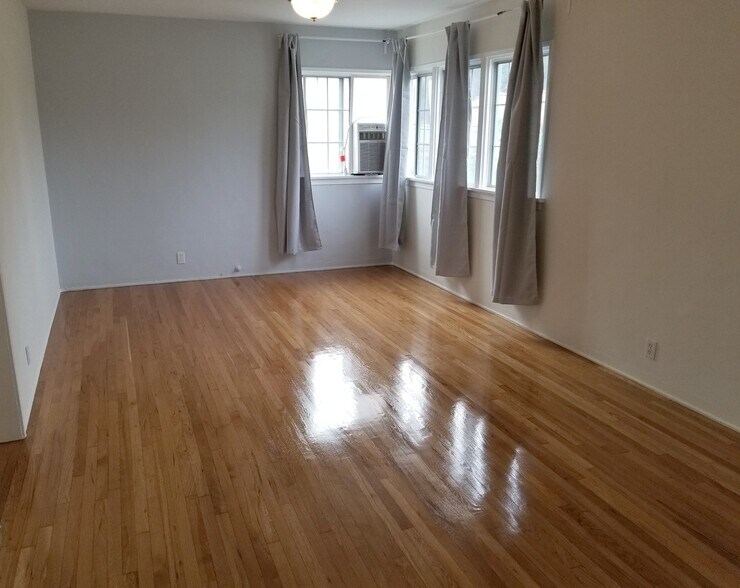 Living Room - 2919 Swan Pl
