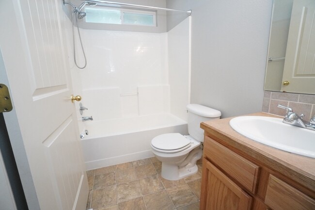 Building Photo - 1445 W Silver Salmon Dr