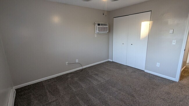 Building Photo - MN Cedar Village (827)