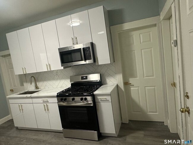 Building Photo - 268 Davenport Ave