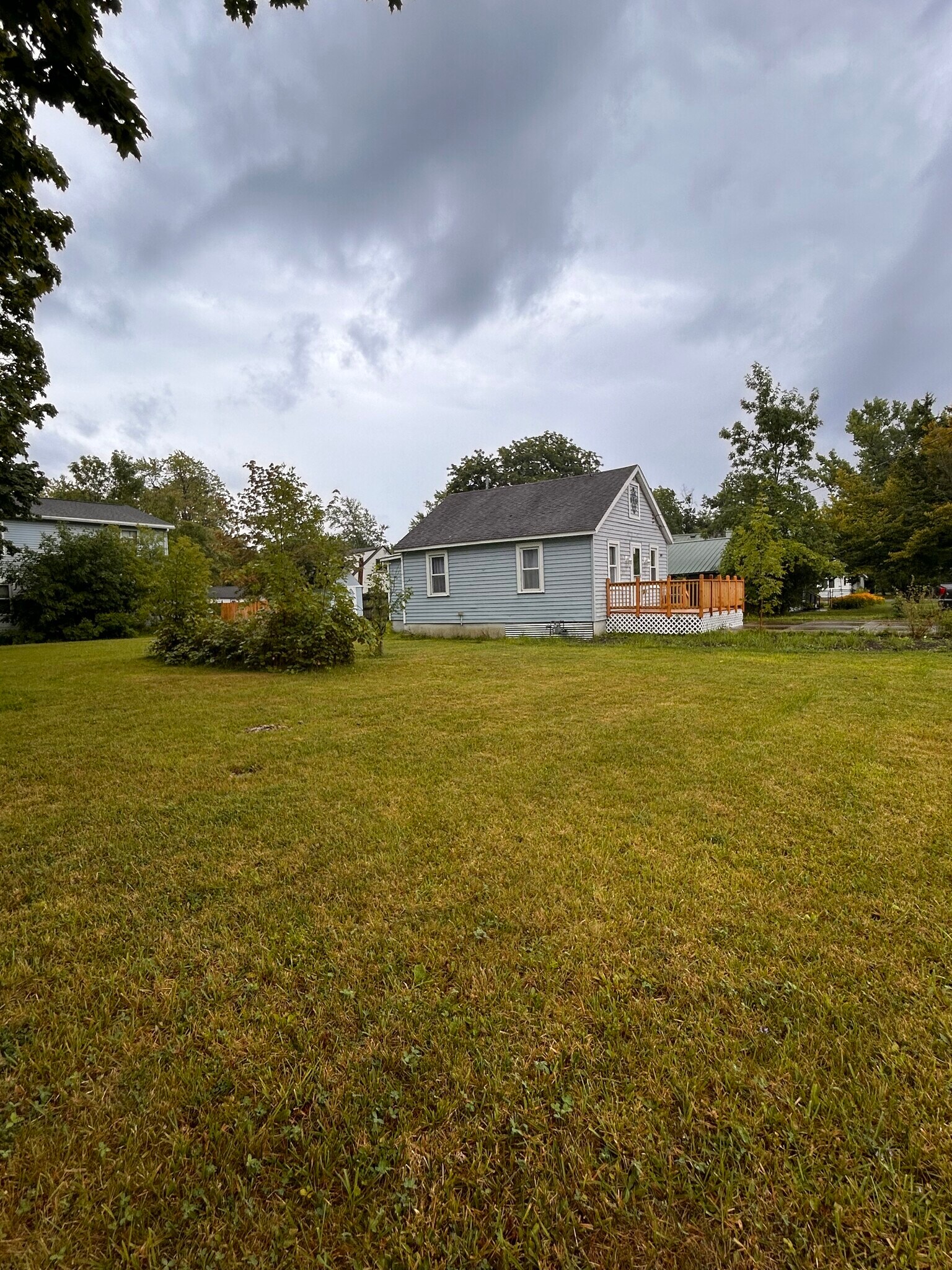 Building Photo - 9609 Maplewood St