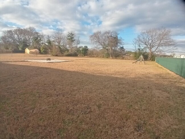 Building Photo - 3525 Drayton Dr