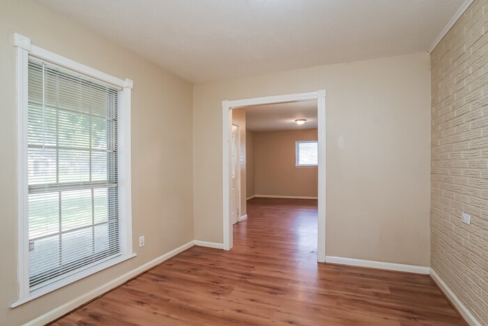 Building Photo - 701 Inwood Dr