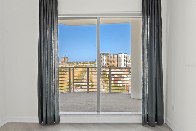 Building Photo - 449 S 12th St