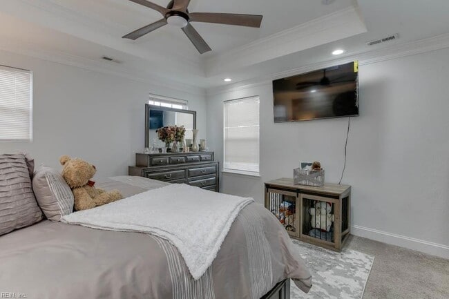 Building Photo - 377 Leeland Ave