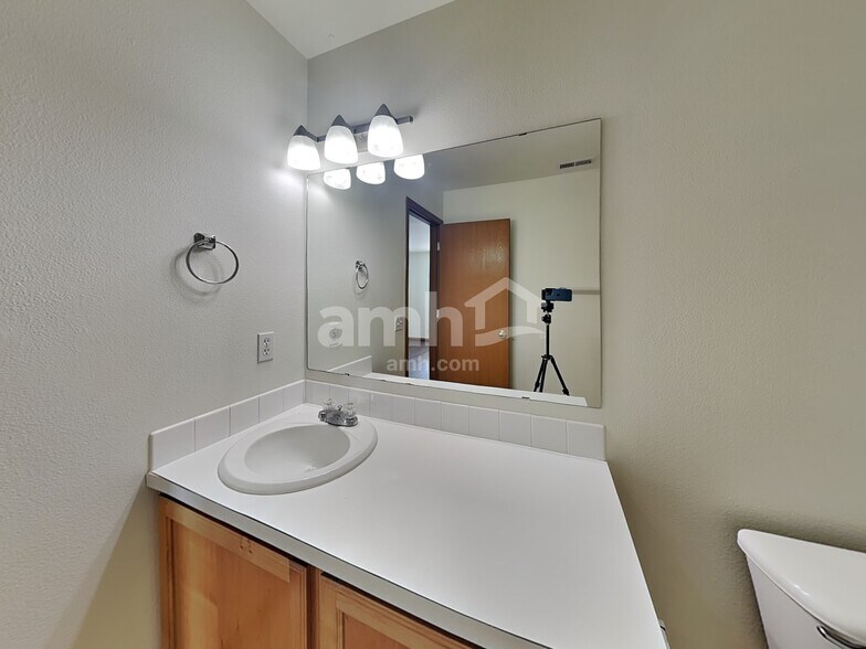 Building Photo - 1110 Boatman Ave NW