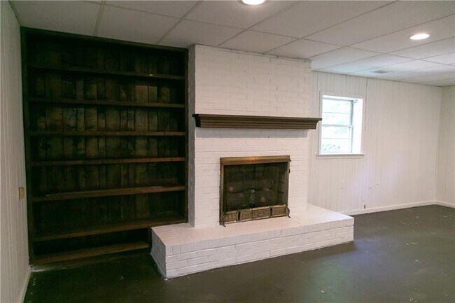 Building Photo - 1547 Delia Dr