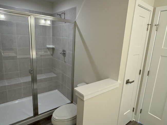 Building Photo - 339 E Cochran St