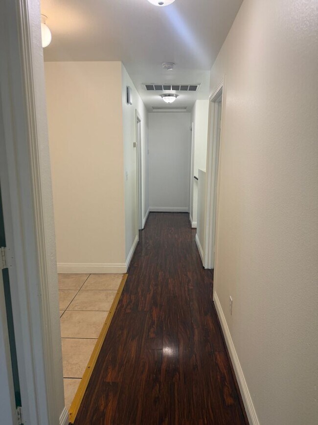 Building Photo - 79(633)