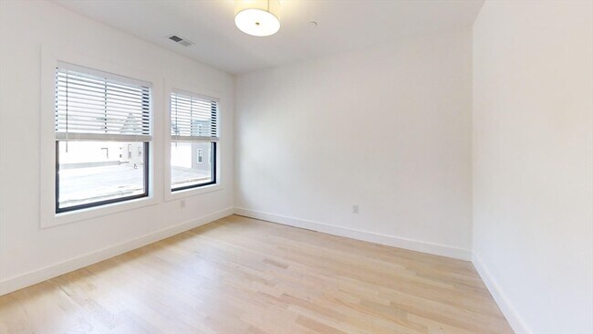 Building Photo - 52 Withington St