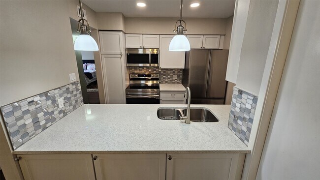 Building Photo - 3025 Walnut Bend Ln