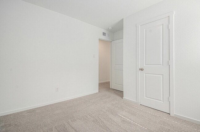 Building Photo - 911 Sandhill Crane Ln