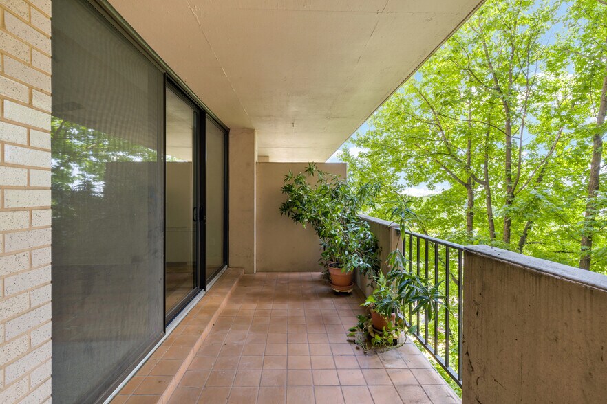 Large Balcony - 4141 N Henderson Rd
