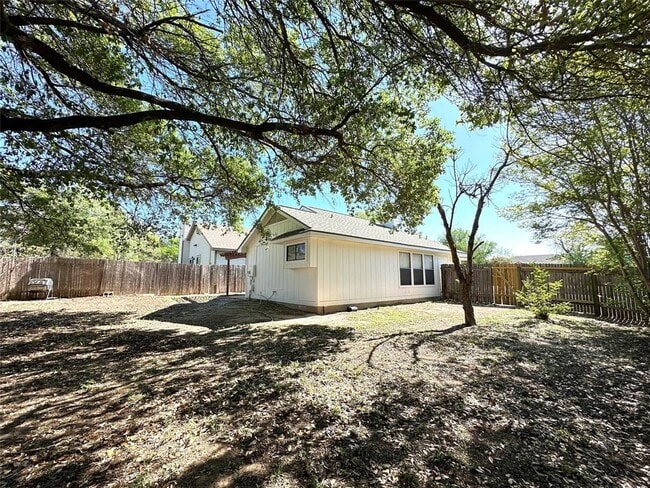 Building Photo - 12300 Emery Oaks Rd