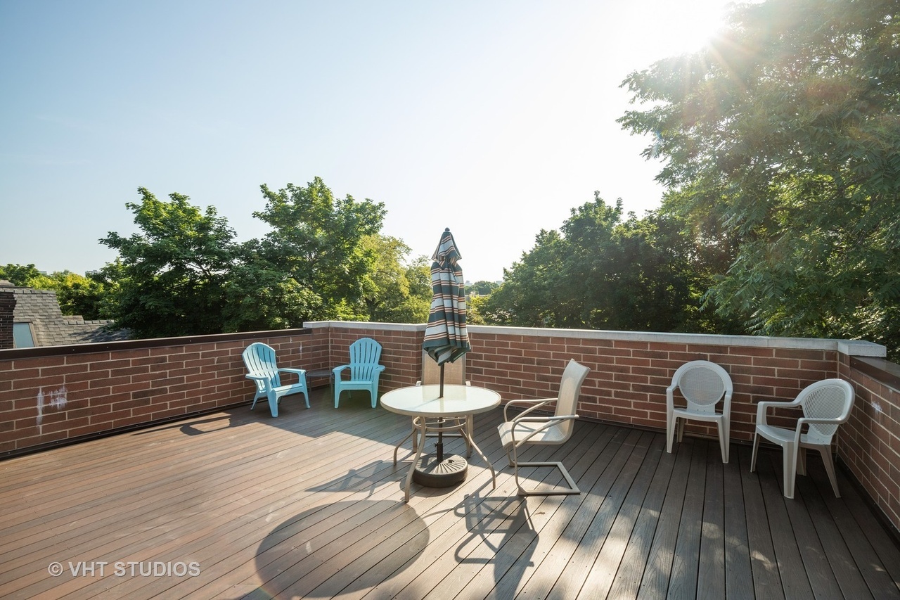 roof top deck - 2634 N Wilton Ave