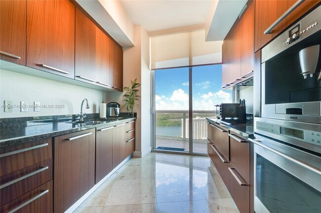 Building Photo - 15901 Collins Ave