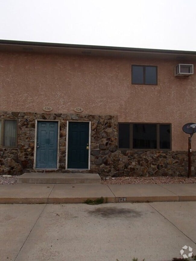 Building Photo - 2 Bedroom, 1.5 Bathroom Townhouse