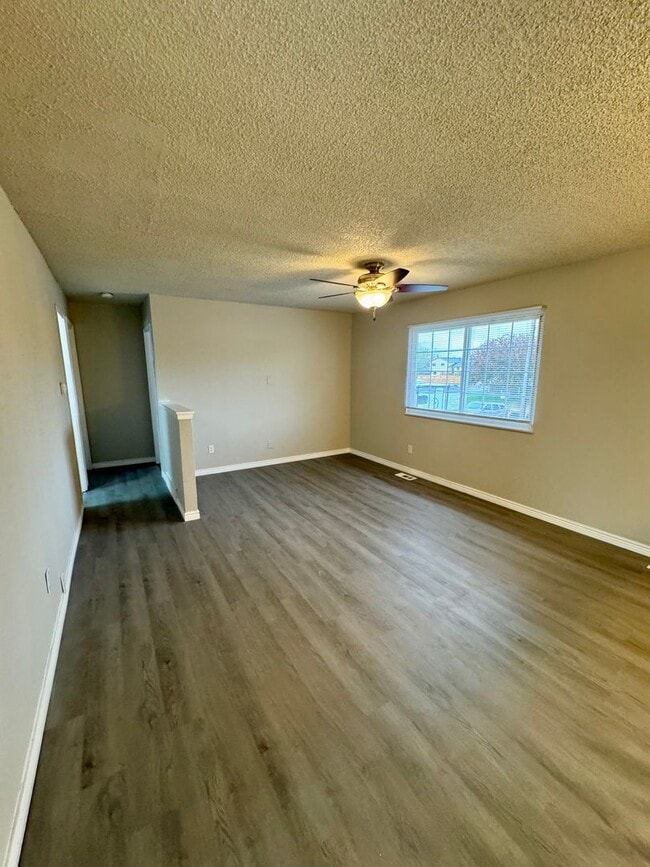 Building Photo - Lovely 3 bedroom+ Office in Widefield