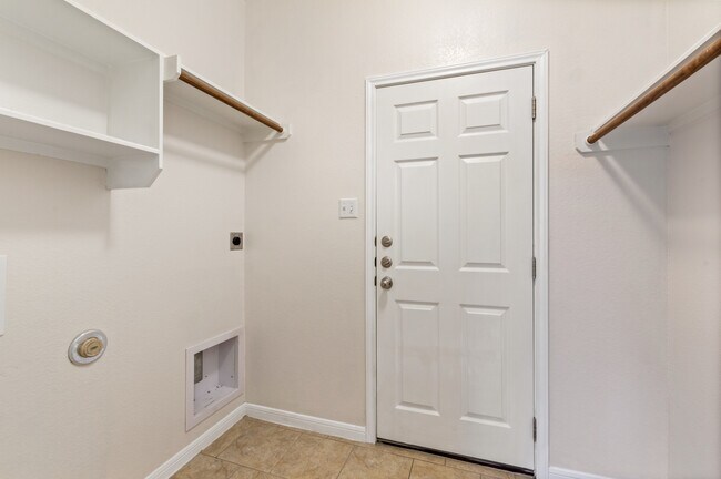 Building Photo - 503 Parkfield Ln