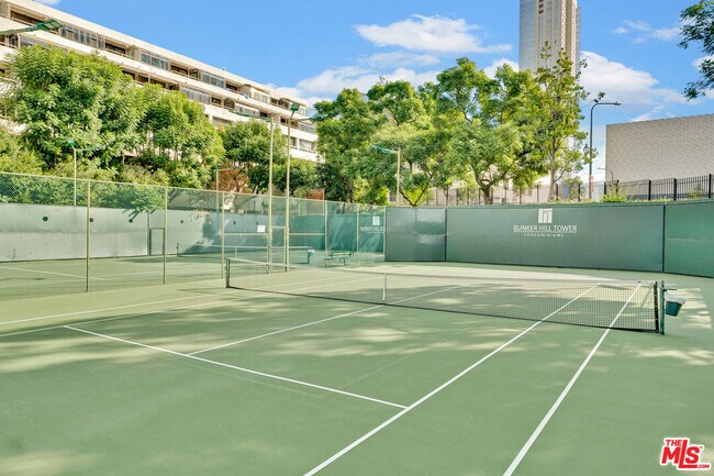 Building Photo - 800 W 1st St