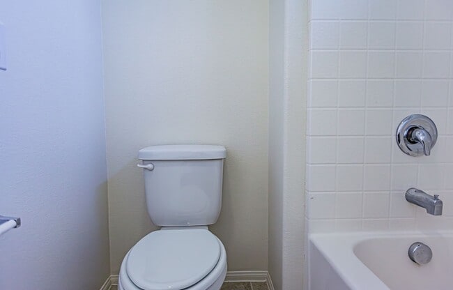 Building Photo - 4 Bedroom home located in Mountain's Edge