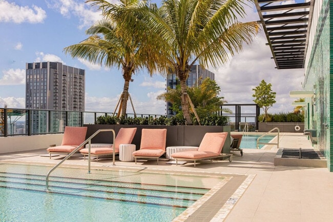 Building Photo - 11 NE 6th St