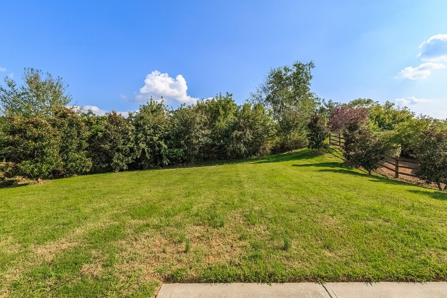 Building Photo - 5721 Verrazano Dr