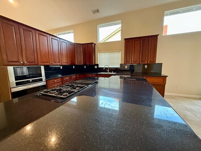 Building Photo - 9 Rooms  6 Bedroom 4 baths Granite Kitchen Executive Home For $5990