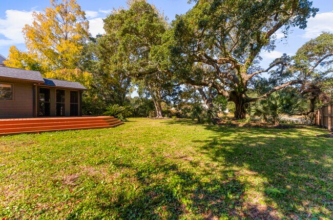 Building Photo - 774 Creekside Dr