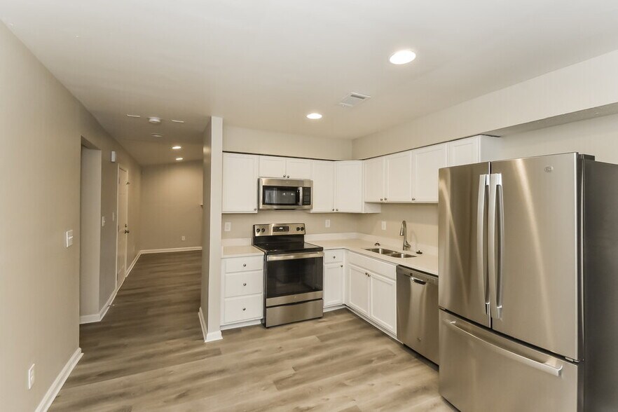 Building Photo - 5380 Forest Downs Cir
