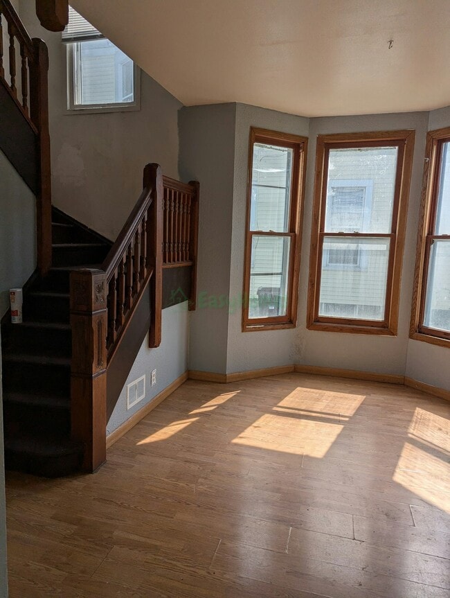 Building Photo - 831 W Russell St