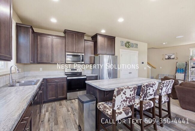 Building Photo - 1111 Hilltop Ave NE