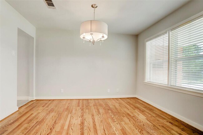 Building Photo - 1643 Crestdale Dr