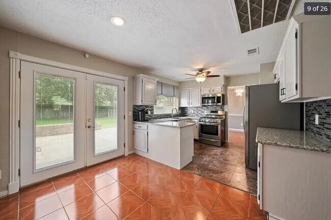 Building Photo - 15914 Pinyon Creek Dr