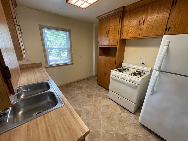 Building Photo - Three Bedroom House Available Near Downtown and Rt 250