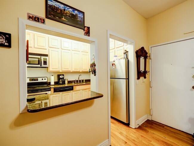 Building Photo - 264 9th St