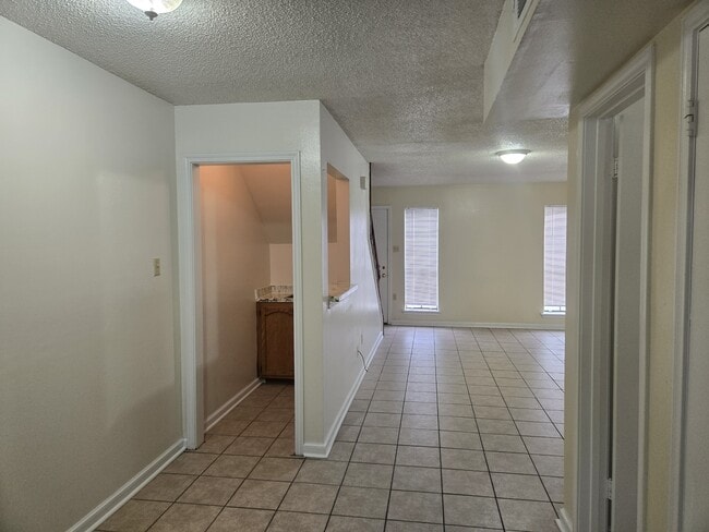 Building Photo - 120 Oak Ridge Ave