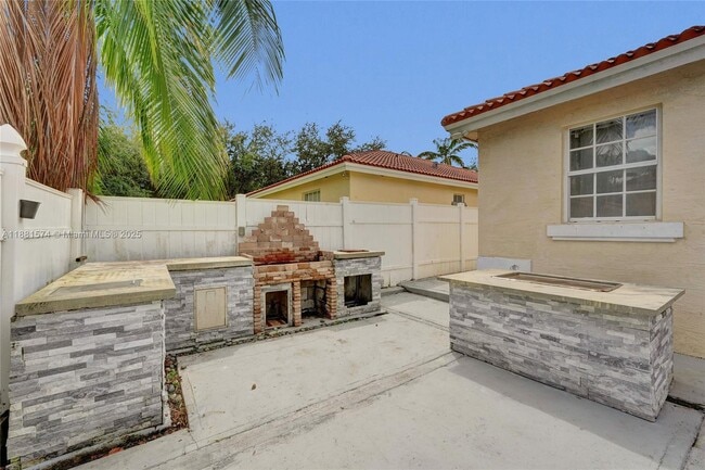 Building Photo - 3041 SW 88th Ave