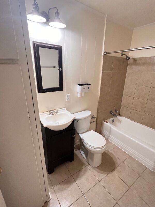 Building Photo - 3245 Ivanhoe Street