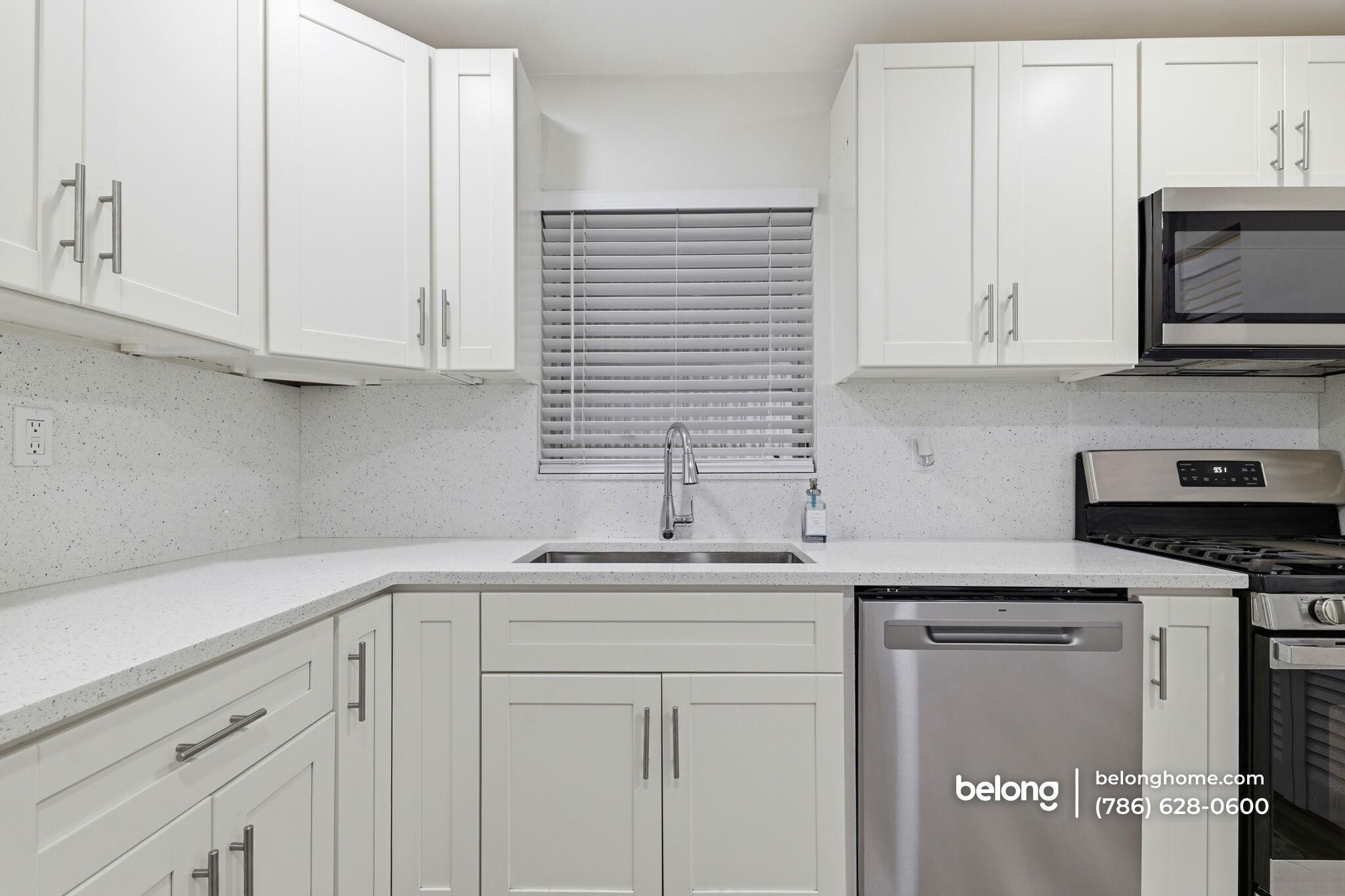 Building Photo - 980 NW 200th Terrace