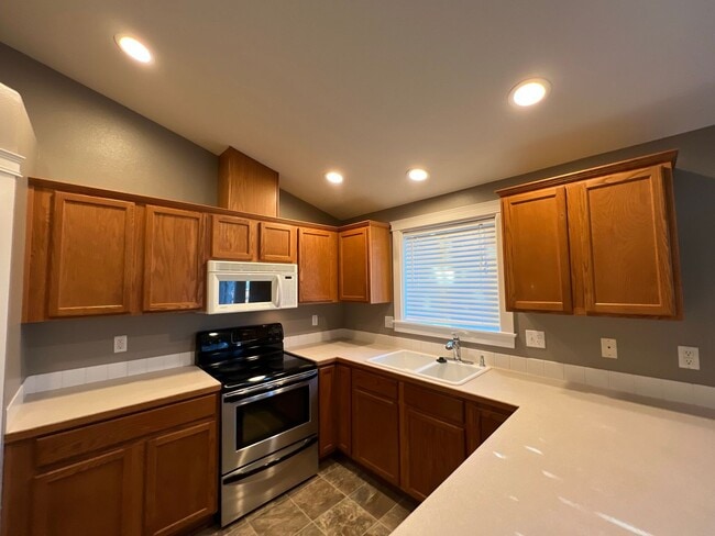 Building Photo - Well Sought-Out Junction City Three Bedroom
