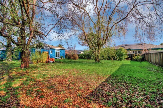 Building Photo - 7150 Bollinger Rd